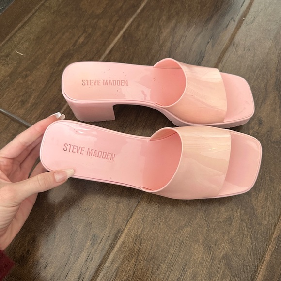 Pink Steve Madden rubber platform sandals - Picture 2 of 5